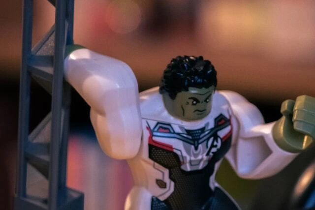 Lego Avengers para liderazgo coercitivo